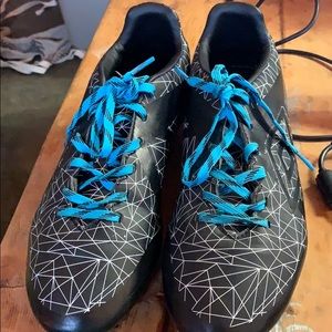 Size 9 UMBRO men’s soccer cleats